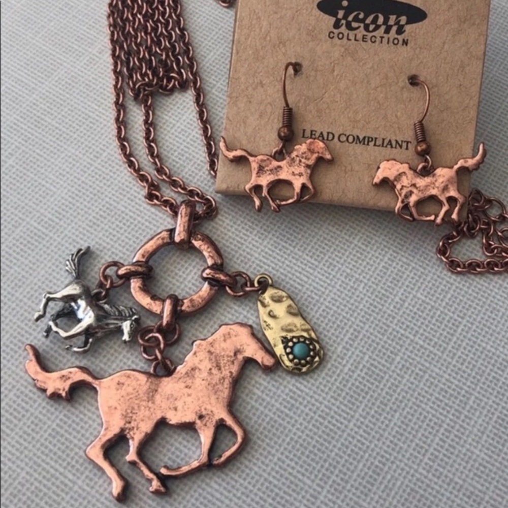 NWT. Icon. Rosegold Wild Mustangs Set.